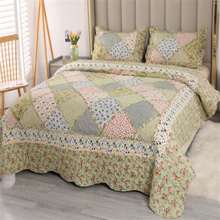 Can you use a full queen quilt on a twin bed