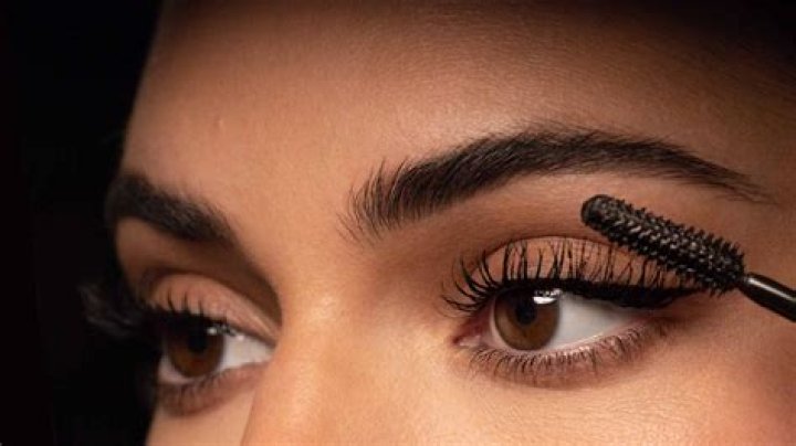 Does castor oil remove waterproof mascara