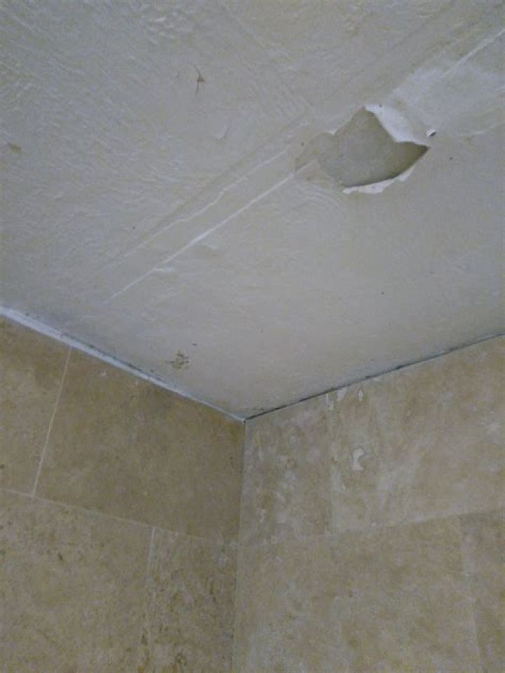 Does water damaged plasterboard need to be replaced
