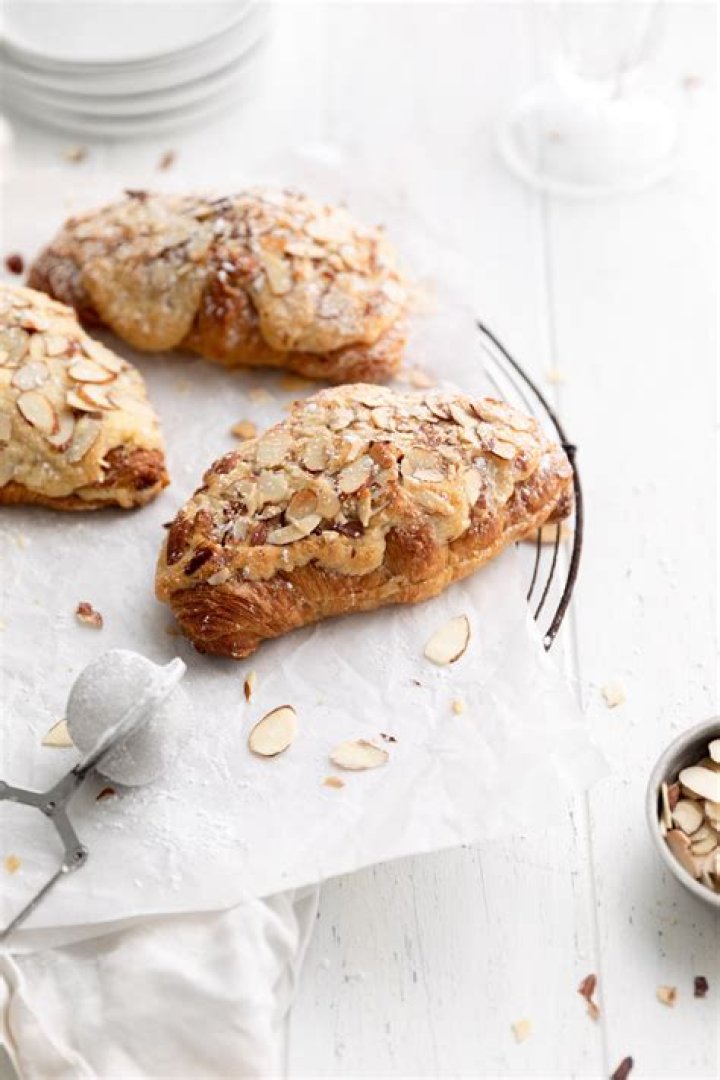 How do you eat a strawberry papaya