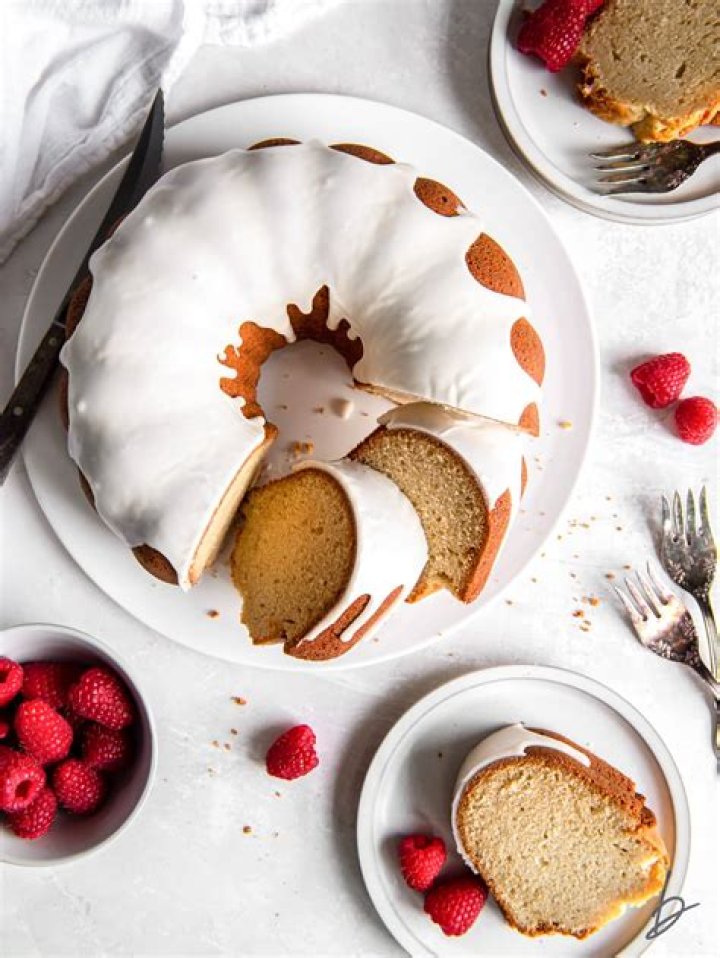 How do you keep a bundt cake moist