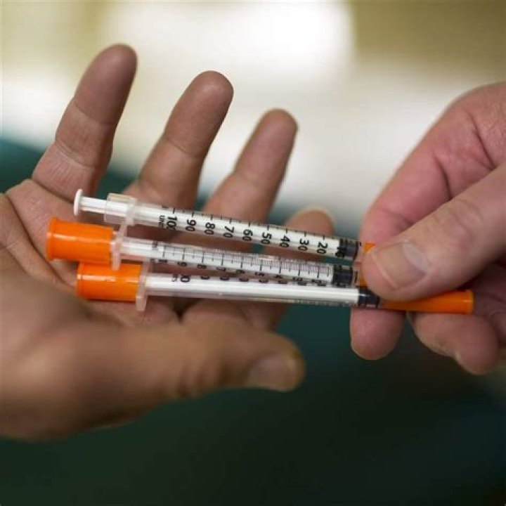 How do you mix two medications in a syringe