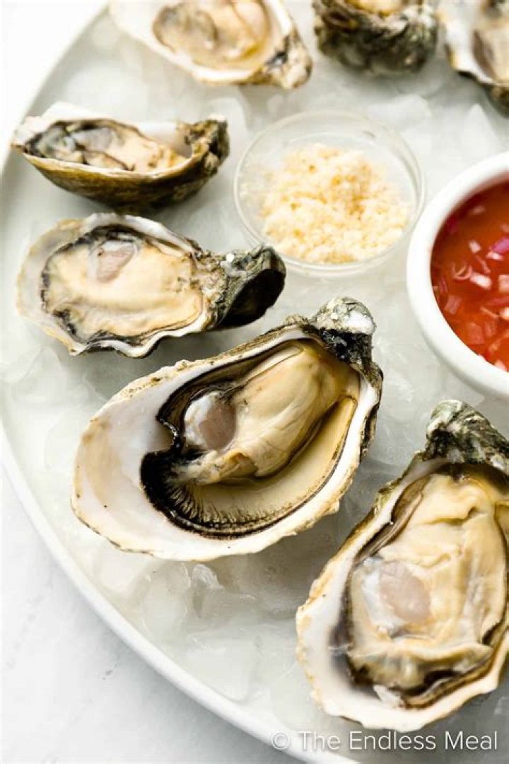 How many calories in oysters on the half shell