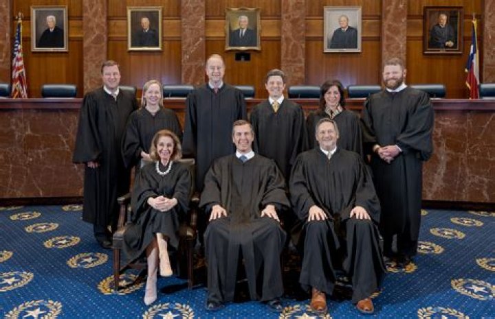 How many judges are on the Arizona Supreme Court
