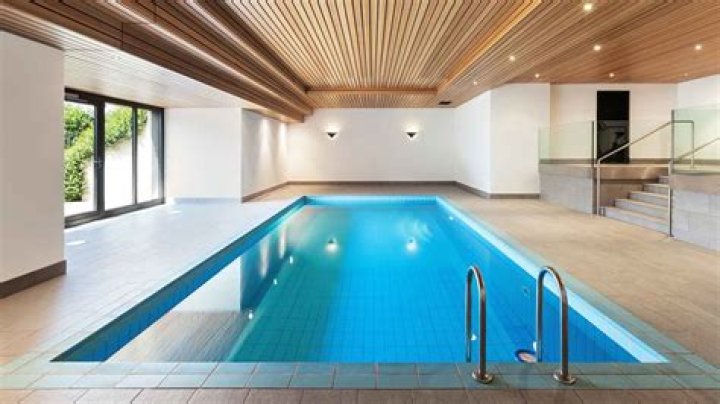 How much does it cost to build a indoor swimming pool