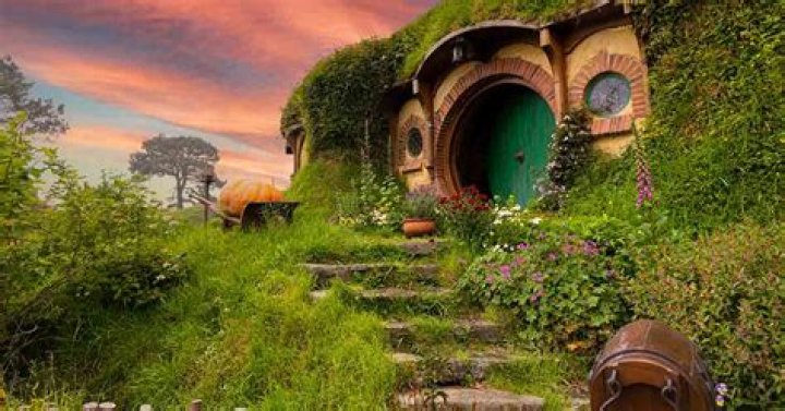 How much does it cost to stay in a hobbit hole