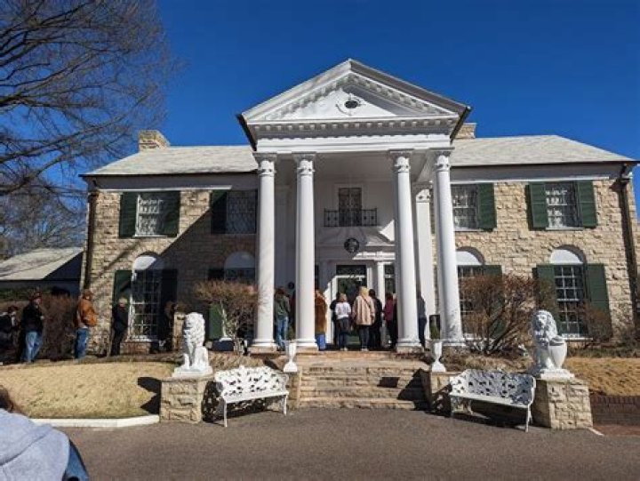 How much does it cost to visit Graceland