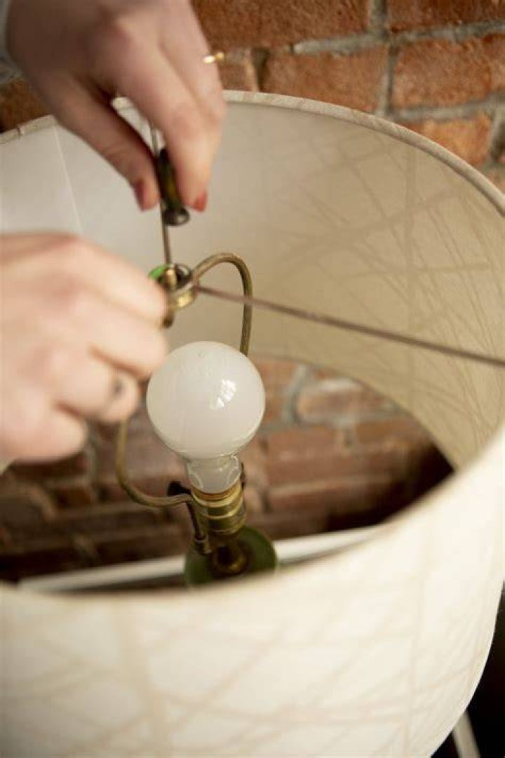 How To Repair A Lamp With Broken Switch