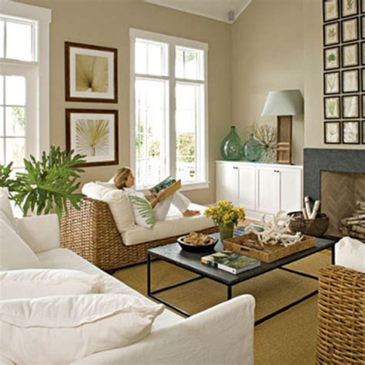 What color paint goes with khaki furniture