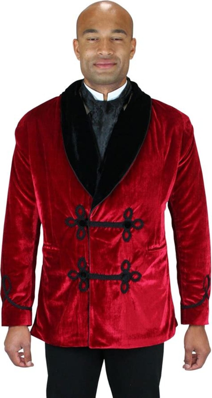 What does a smoking jacket look like