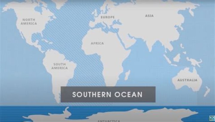 What ocean surrounds the United States