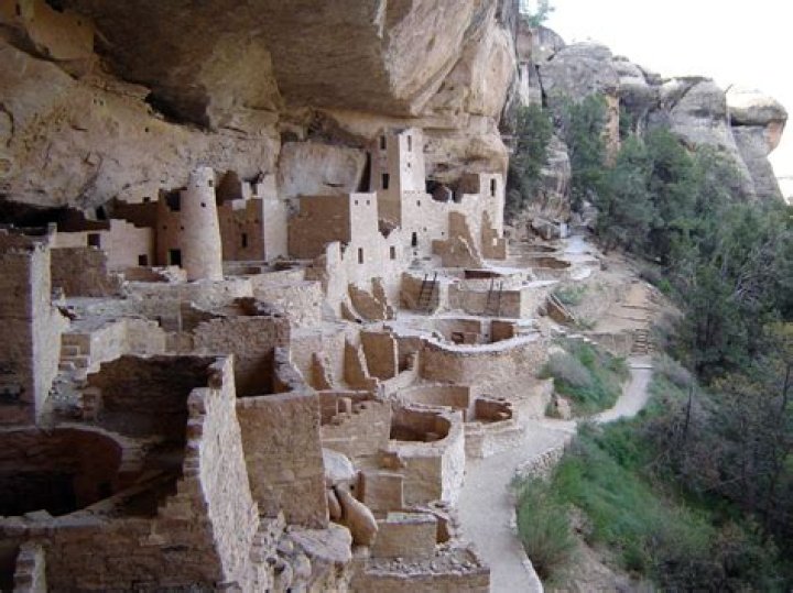 When were the Mesa Verde cliff dwellings built